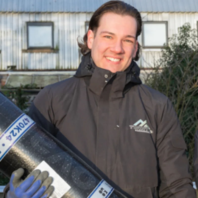 Jesse Terlien Eigenaar TwinTop Dakdekkers _ Veilig dakherstel met garantie _ Gespecialiseerd in EPDM, zink, pannendaken en stormschade Jesse Terlien Eigenaar TwinTop Dakdekkers _ Veilig dakherstel met garantie _ Gespecialiseerd in EPDM, zink, pannendaken en stormschade
