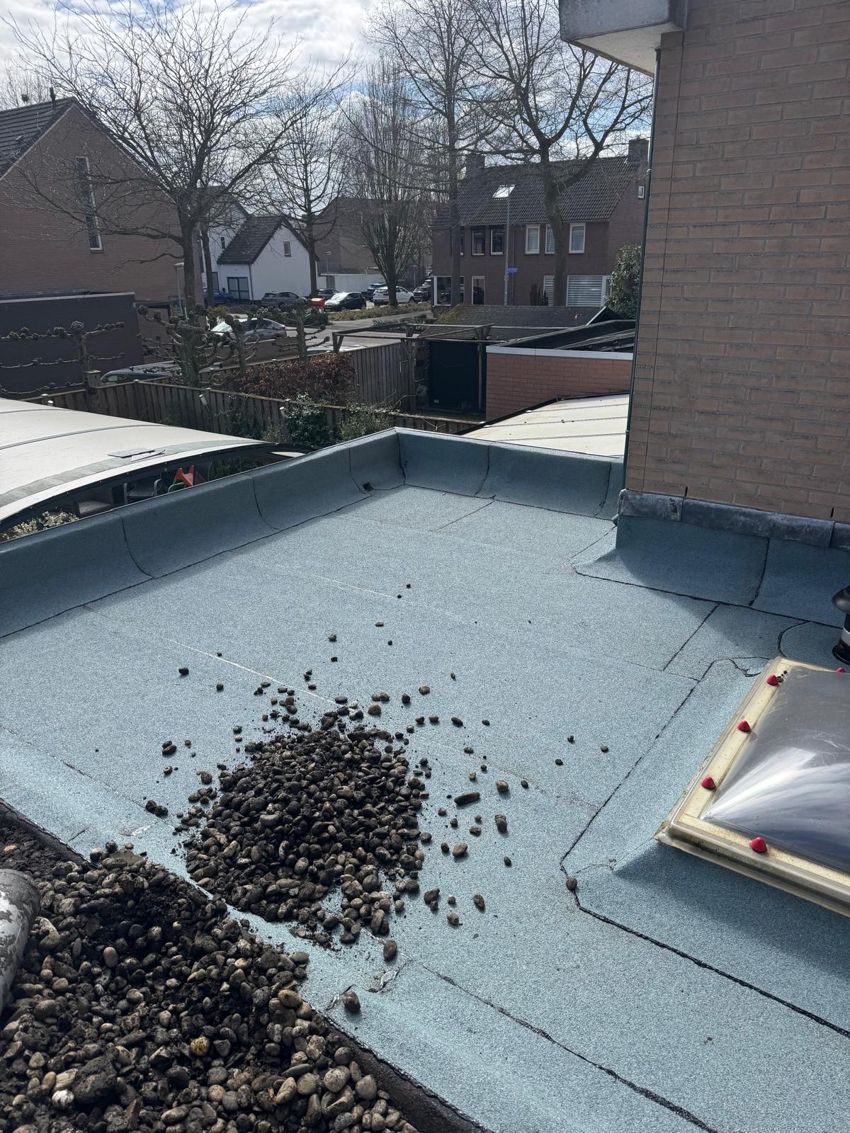 Overzicht van het overlaagde bitumen dak aan de Zuster Gertrudosingel in Rosmalen