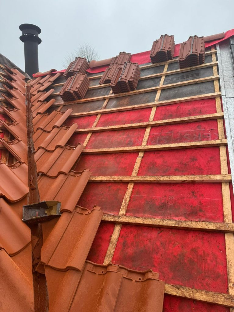 Pannen terugleggen langs de nieuwe zinken kielkeper in Tilburg